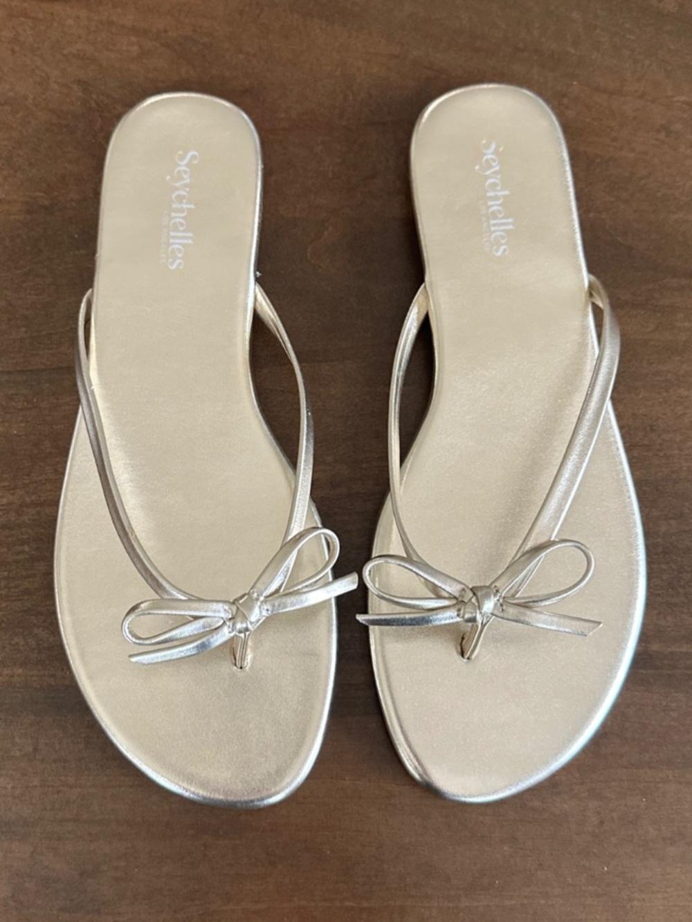Seychelles Wish List Metallic Gold Bow Thong Flip Flops Sandals Women's Sz 8.5 M